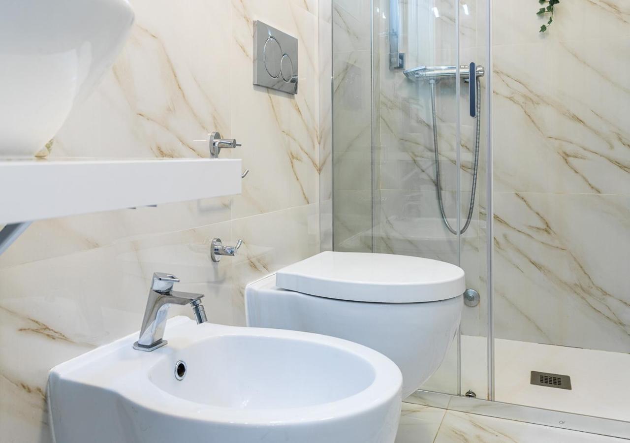 Elegant Suite - In Centro Portanuova Turin Exteriör bild